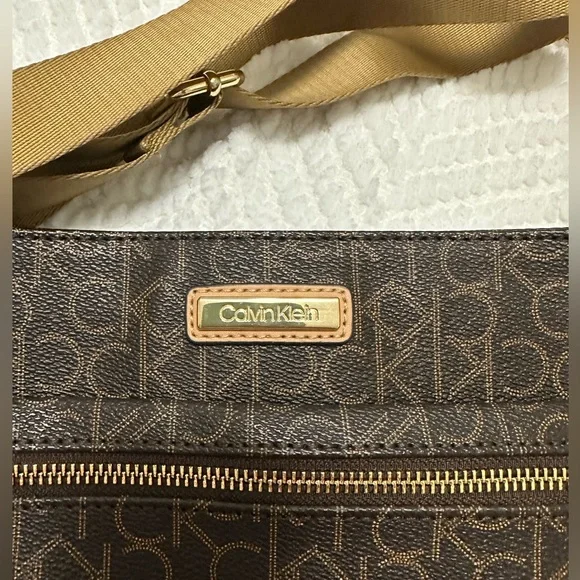 Calvin Klein Brown Logo Crossbody Bag Double Zip Adjustable Strap - Picture 3 of 9